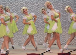 Народний самодіяльний ансамбль танцю «Нивка» (художній керівник Наталія Шаповаленко)